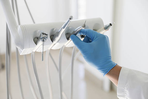 Professional Tooth Extraction technician working in Thoreau, NM